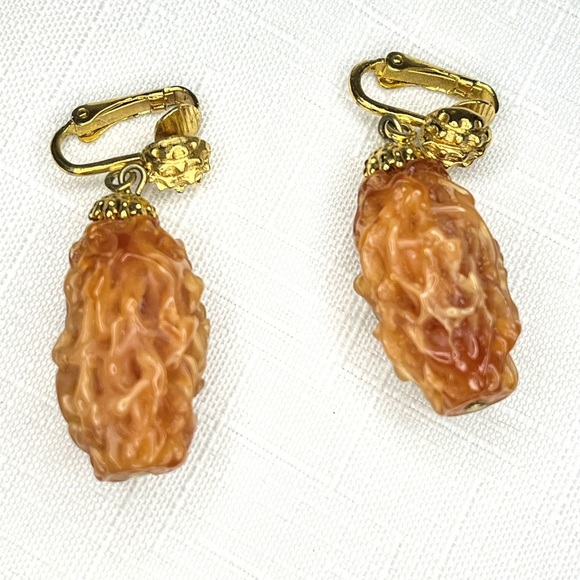 Morel Insipred Vintage Plastic Clip-On Earrings - Picture 9 of 9